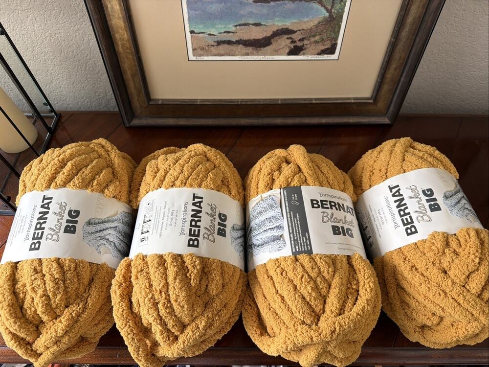 Bernat Burnt Musard blanket, yarn Gold/Oro 51069 4 Count